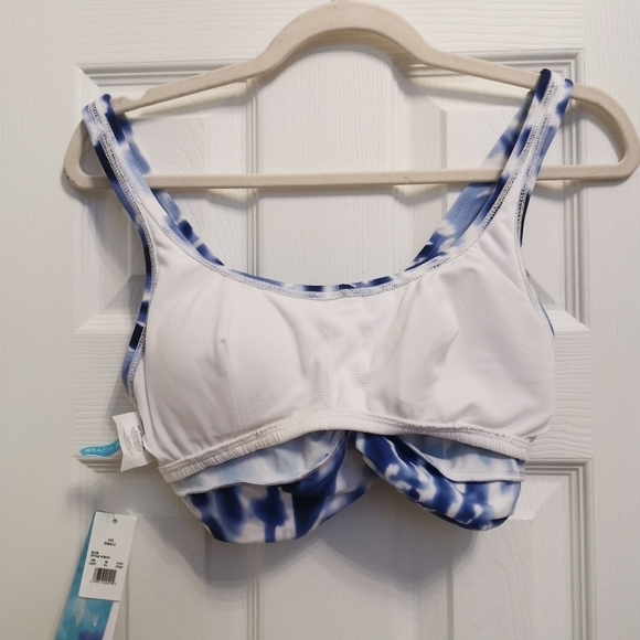 💕2/$20💕 Beach Betty Blue/White Tie Dye Twist Bikini Top - Picture 9 of 10